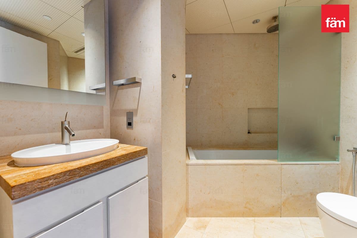 3 bedroom apartment in Burj Khalifa, photograph 14 of 20