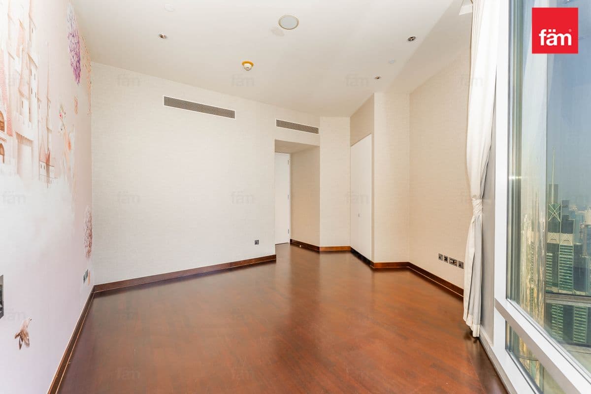 3 bedroom apartment in Burj Khalifa, photograph 13 of 20