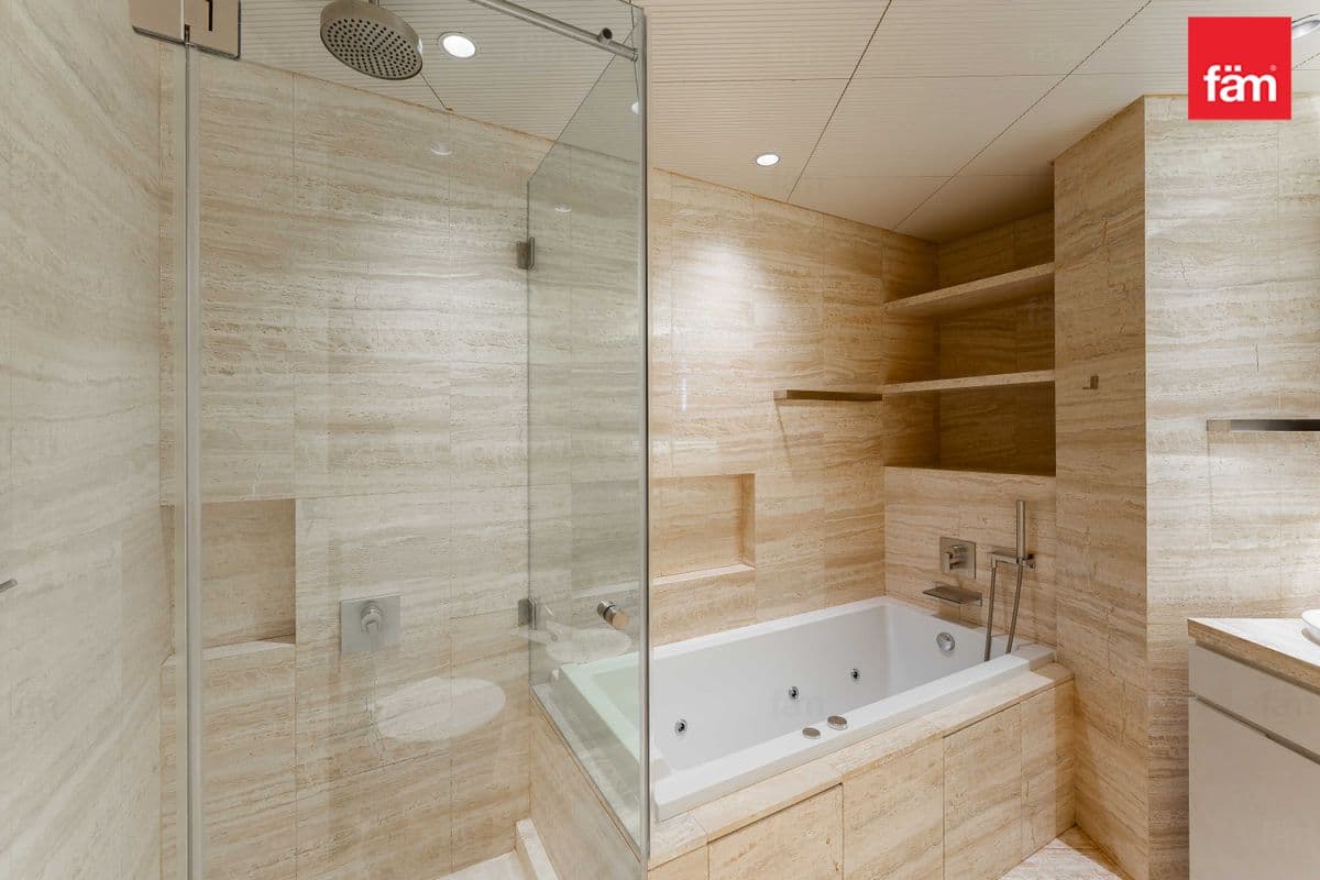 3 bedroom apartment in Burj Khalifa, photograph 18 of 20