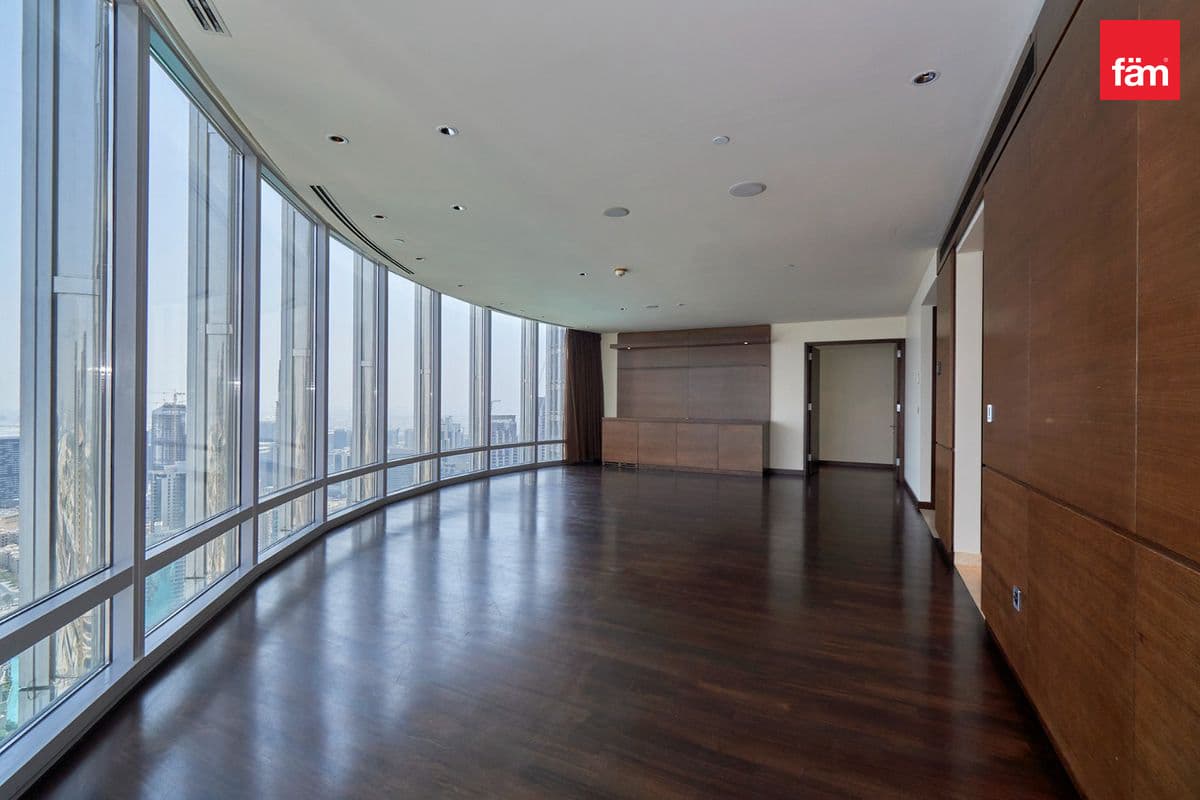 2 bedroom apartment in Burj Khalifa, photograph 1 of 13