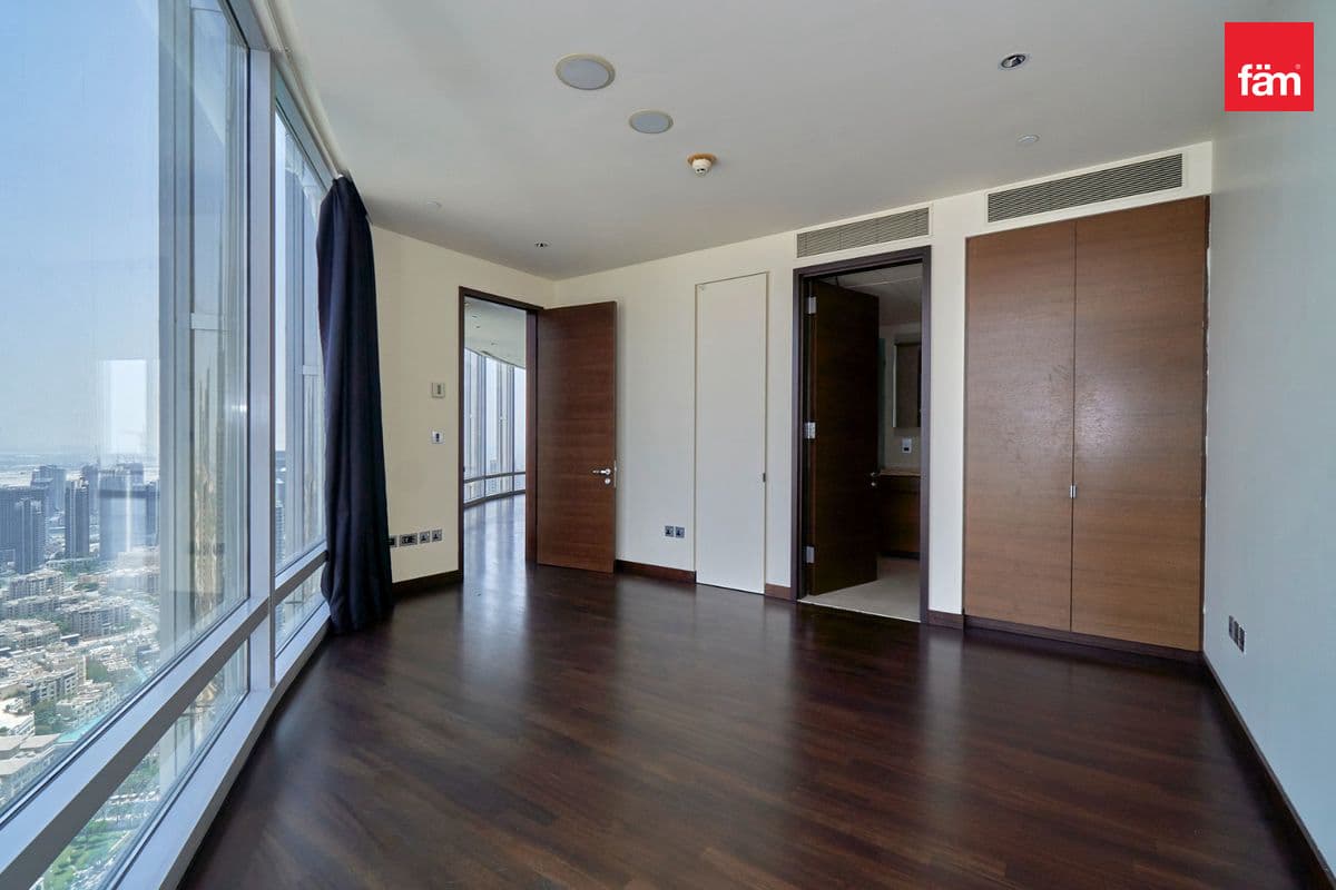 2 bedroom apartment in Burj Khalifa, photograph 2 of 10