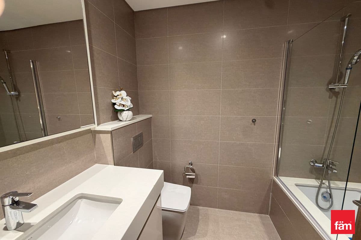2 bedroom apartment in Burj Royale, photograph 10 of 15