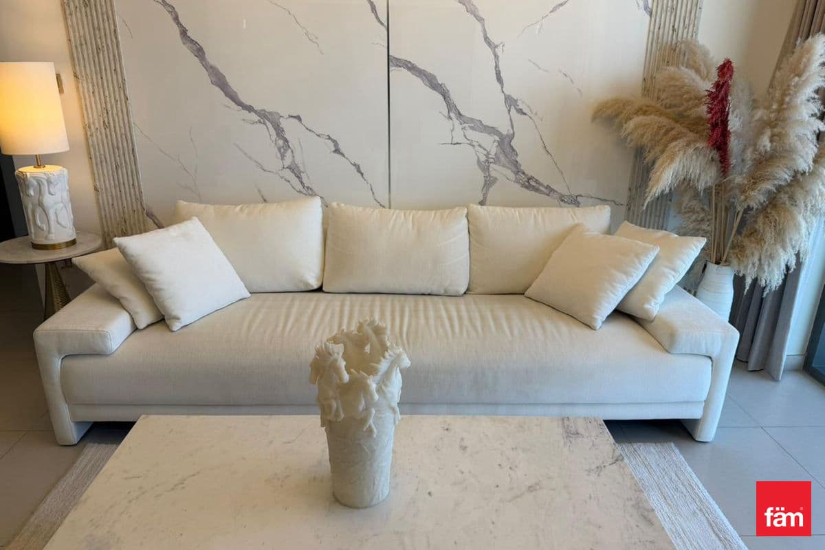 2 bedroom apartment in Burj Royale, photograph 3 of 15