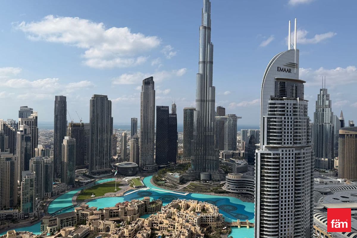2 bedroom apartment in Burj Royale, photograph 2 of 15