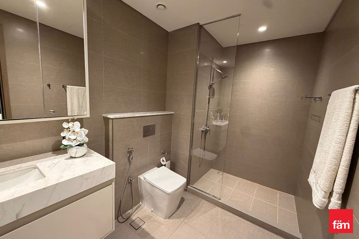 2 bedroom apartment in Burj Royale, photograph 9 of 15