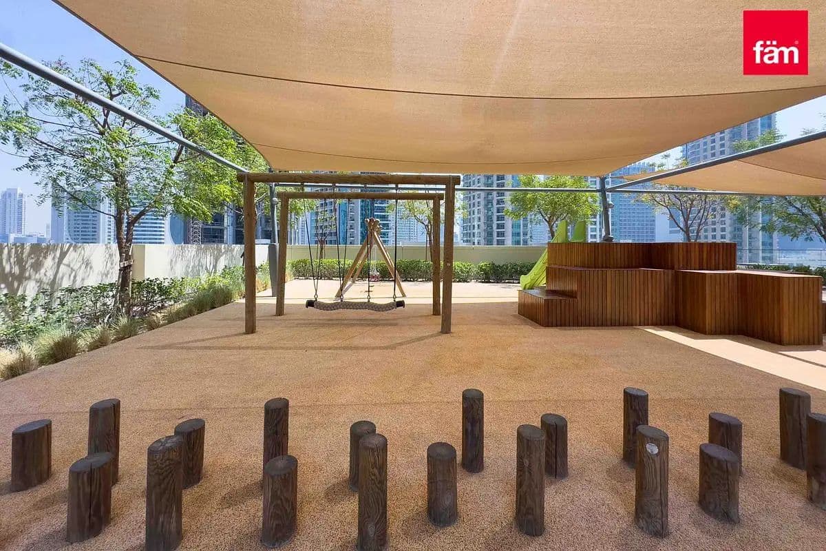 2 bedroom apartment in Burj Royale, photograph 13 of 15
