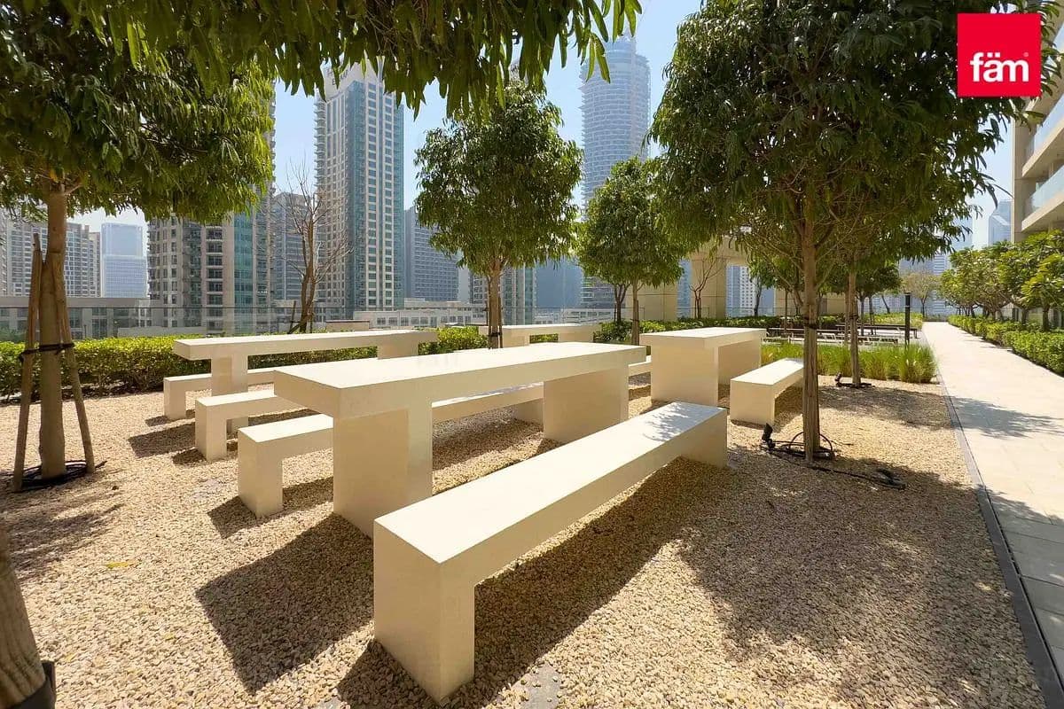 2 bedroom apartment in Burj Royale, photograph 15 of 15