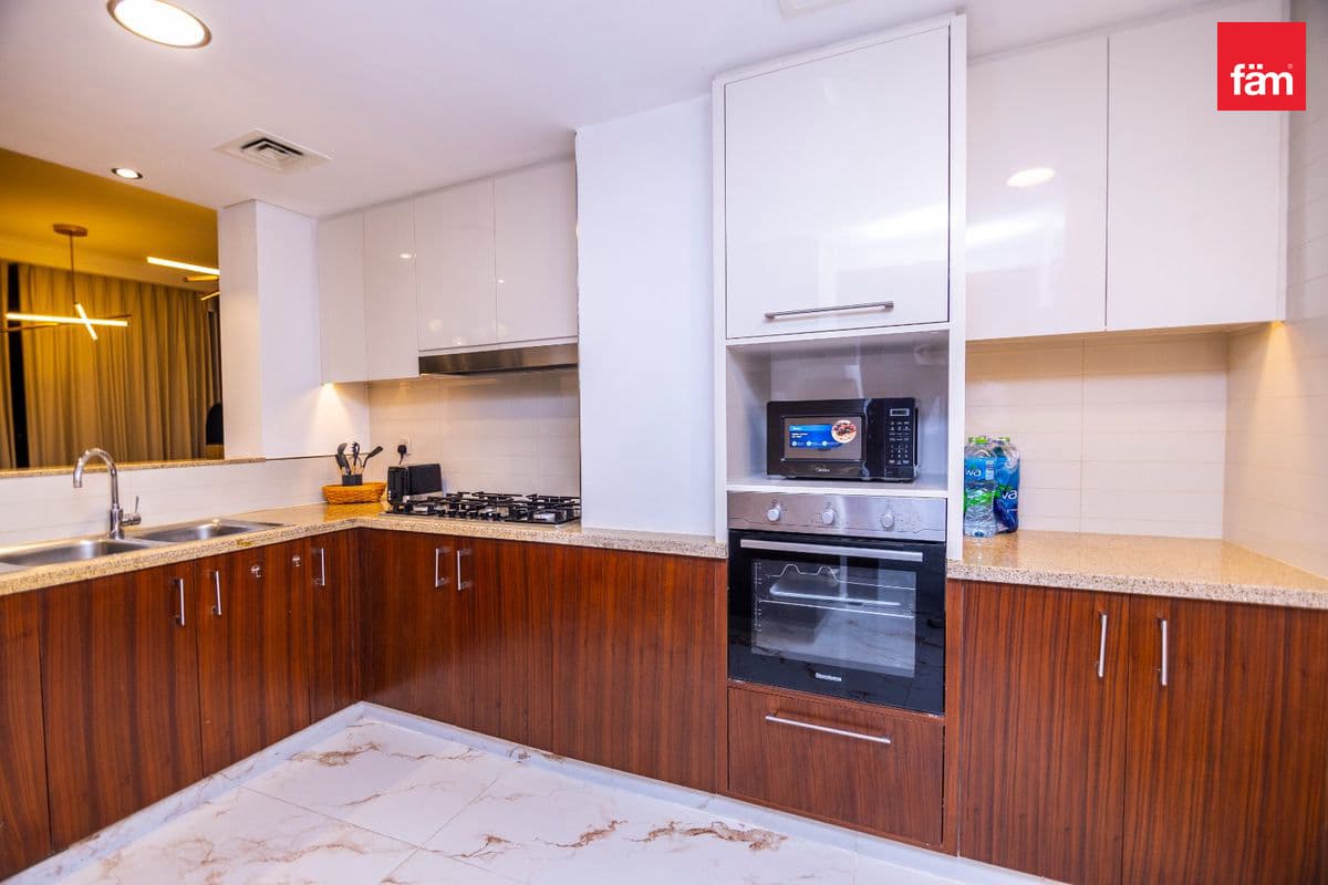 3 bedroom apartment in Burj Vista 1, photograph 3 of 20