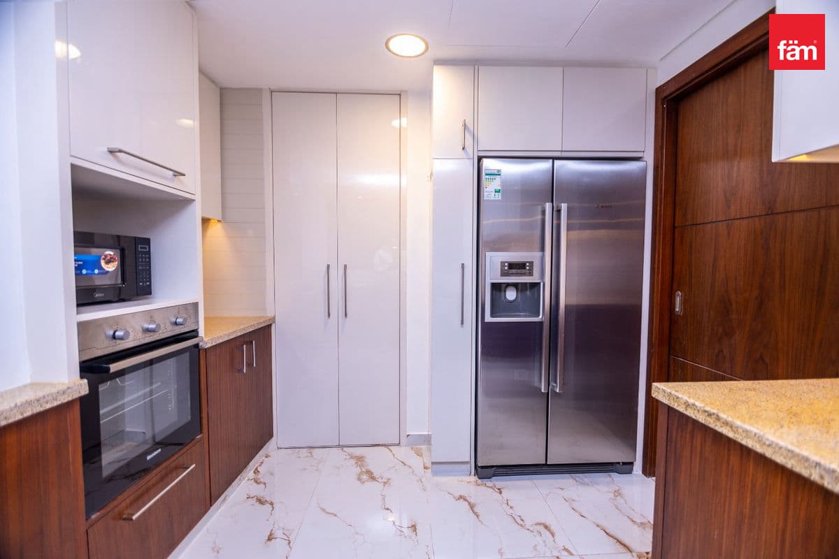 3 bedroom apartment in Burj Vista 1, photograph 5 of 20