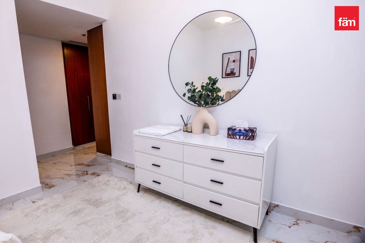3 bedroom apartment in Burj Vista 1, photograph 2 of 20