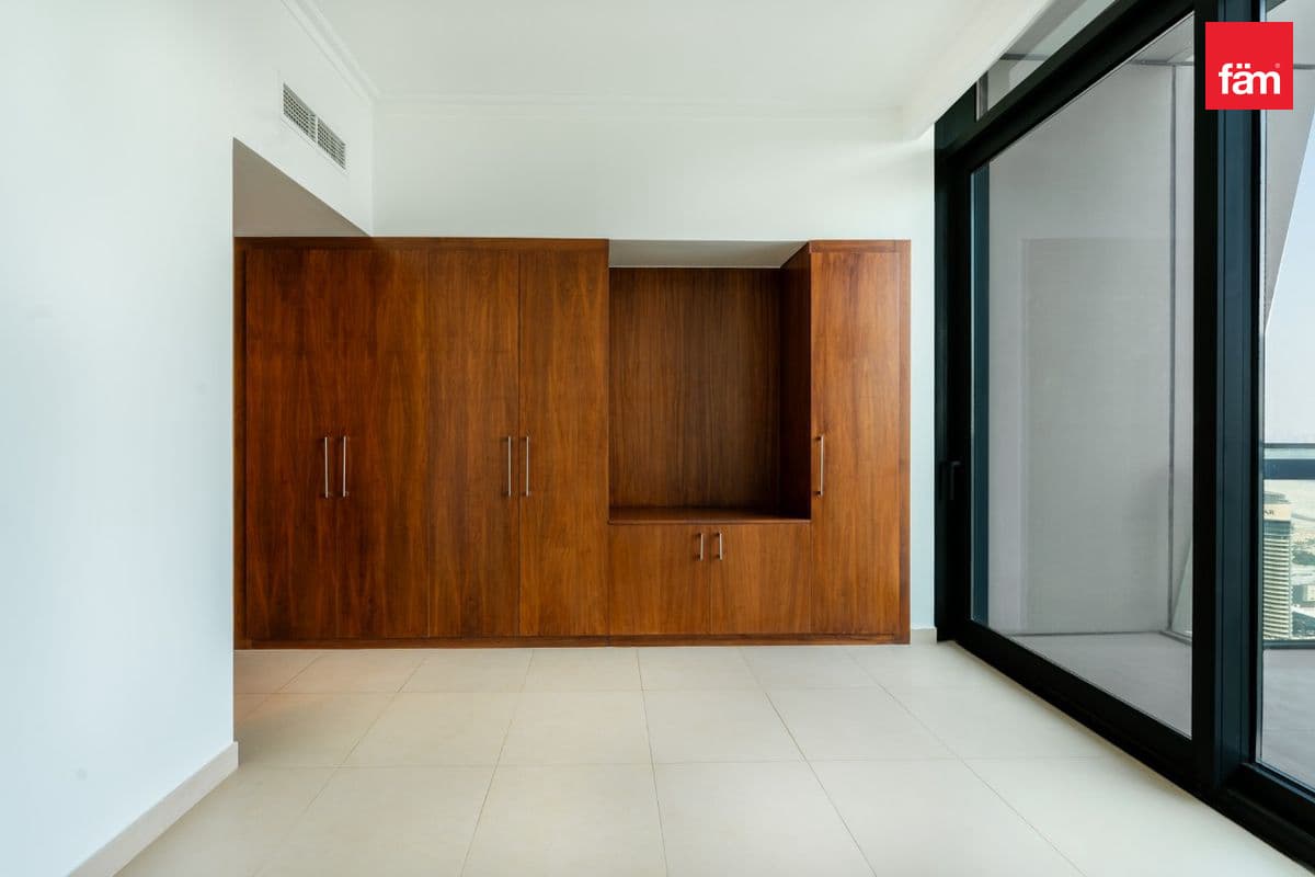 3 bedroom apartment in Burj Vista 1, photograph 7 of 10