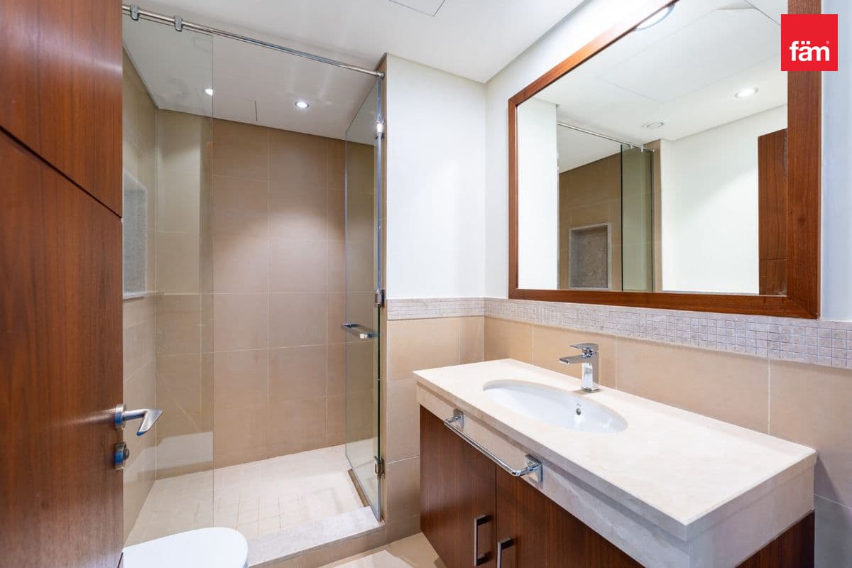 3 bedroom apartment in Burj Vista 1, photograph 9 of 10