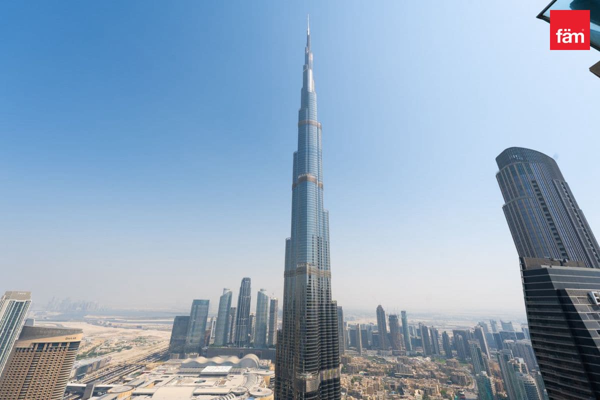 3 bedroom apartment in Burj Vista 1, photograph 1 of 10