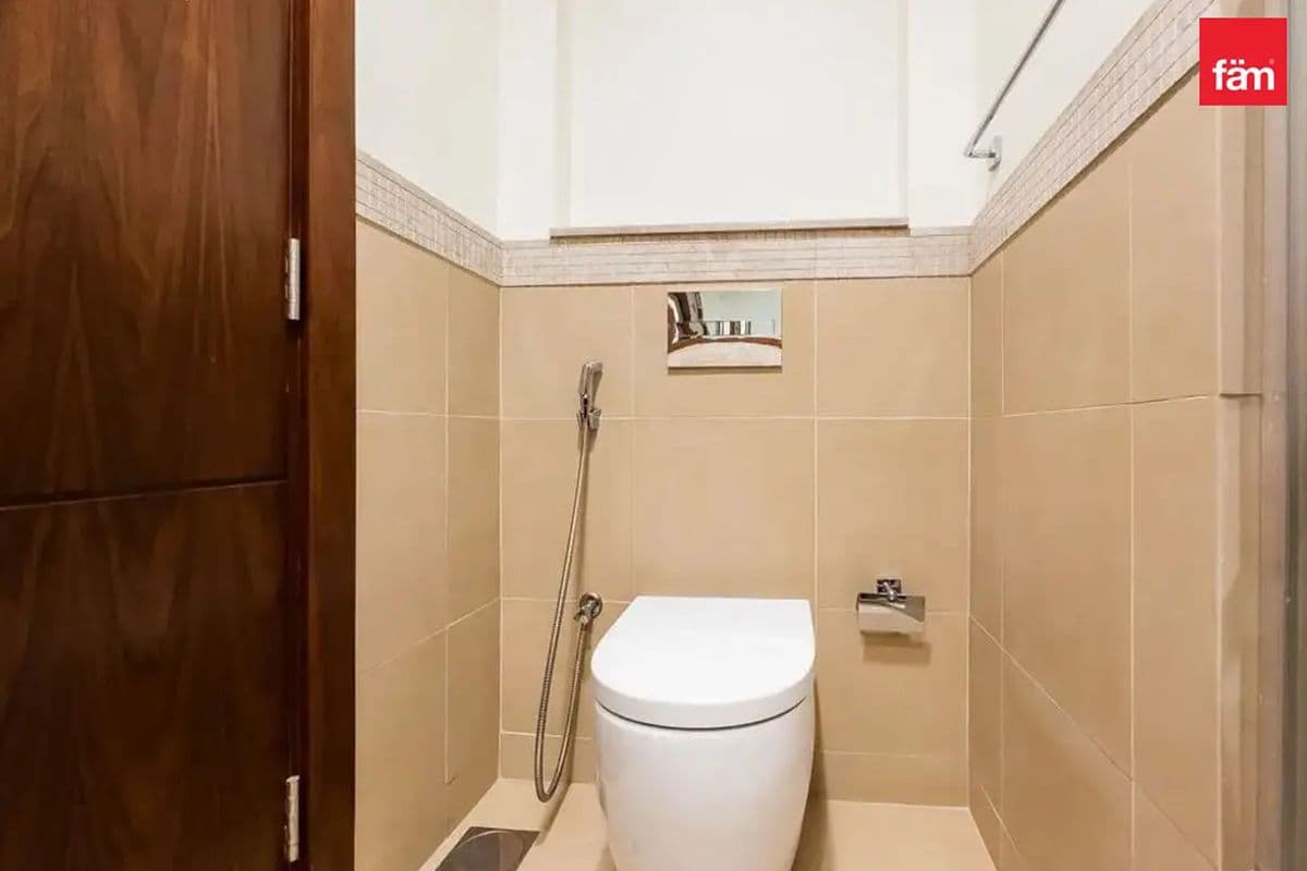 3 bedroom apartment in Burj Vista 1, photograph 10 of 10