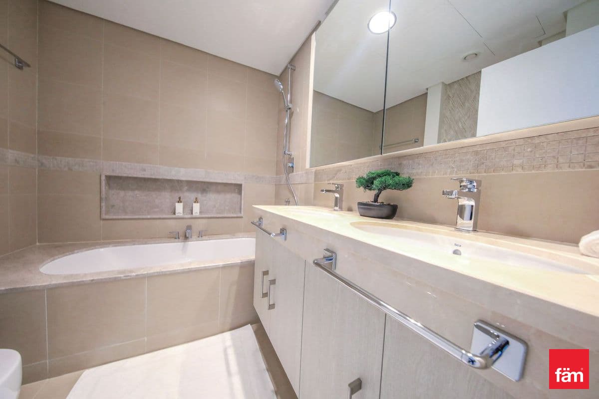 3 bedroom apartment in Burj Vista 1, photograph 12 of 12