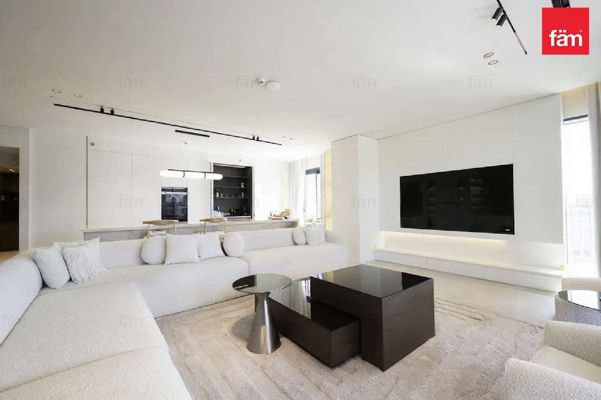 4 bedroom apartment in Central Park Building 1, photograph 4 of 20