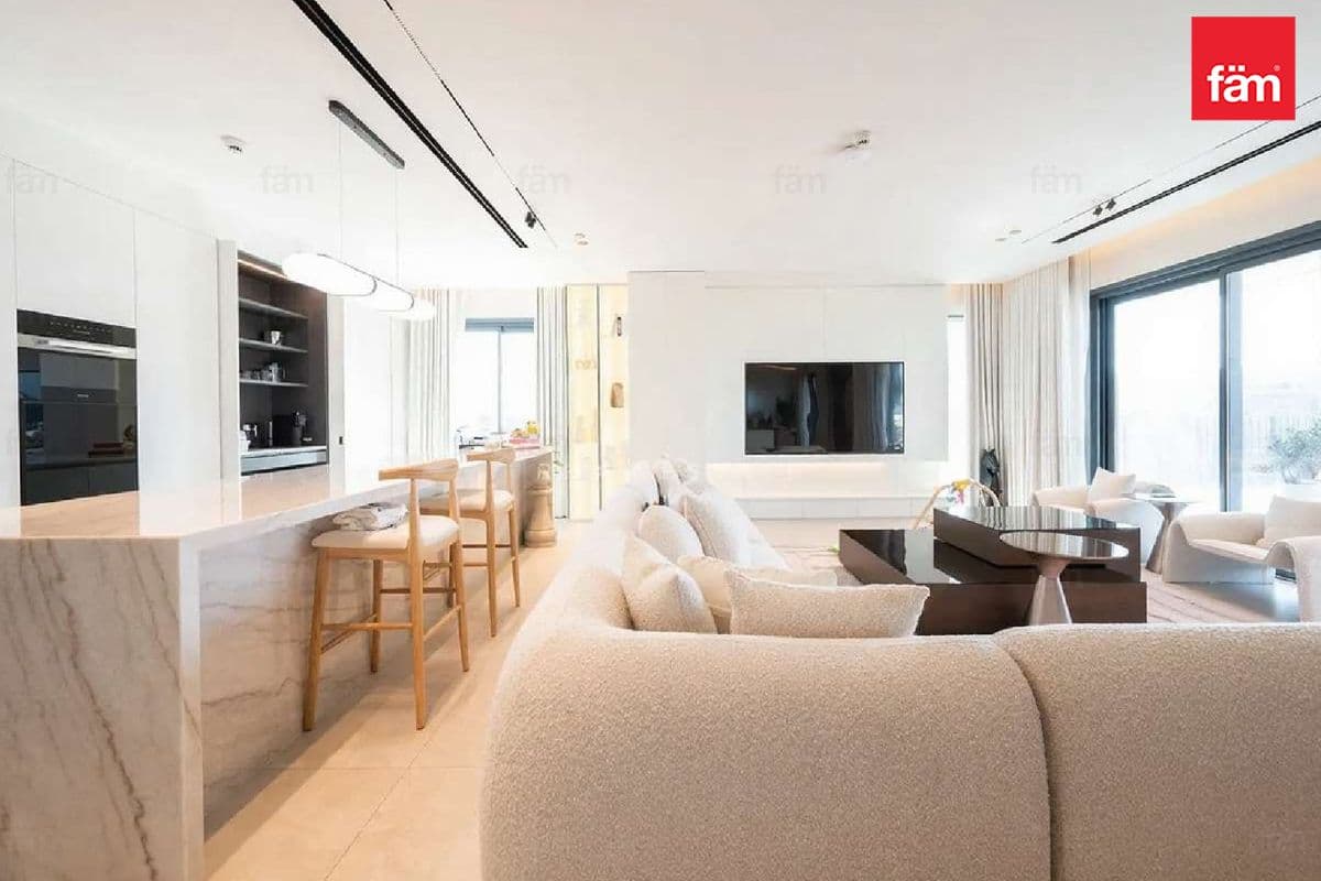 4 bedroom apartment in Central Park Building 1, photograph 6 of 20