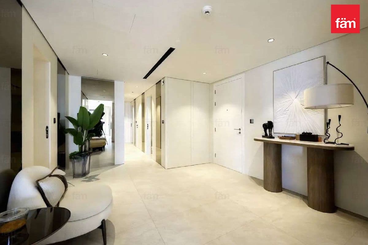 4 bedroom apartment in Central Park Building 1, photograph 2 of 20
