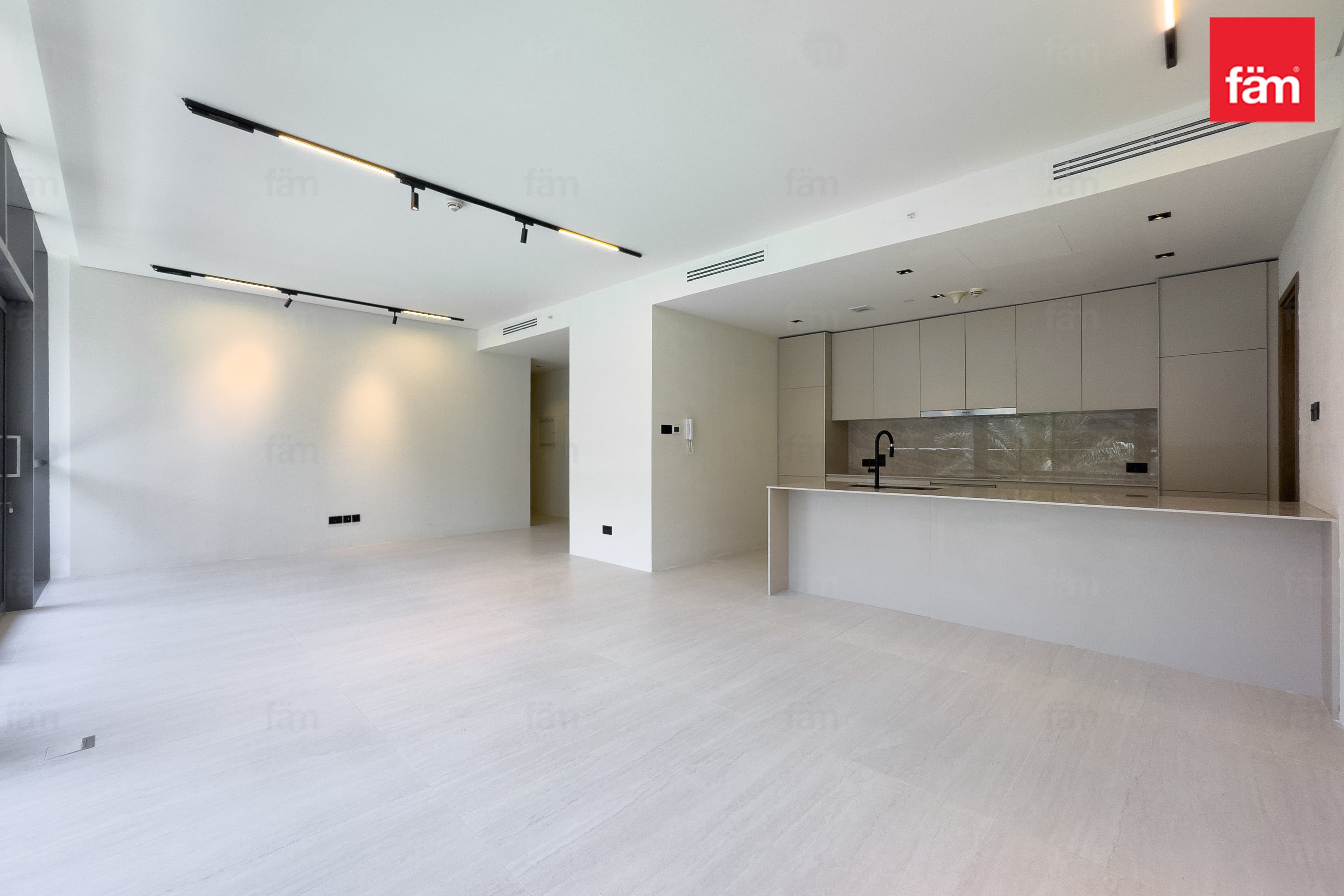 2 bedroom apartment in City Walk Building 11B, photograph 4 of 20