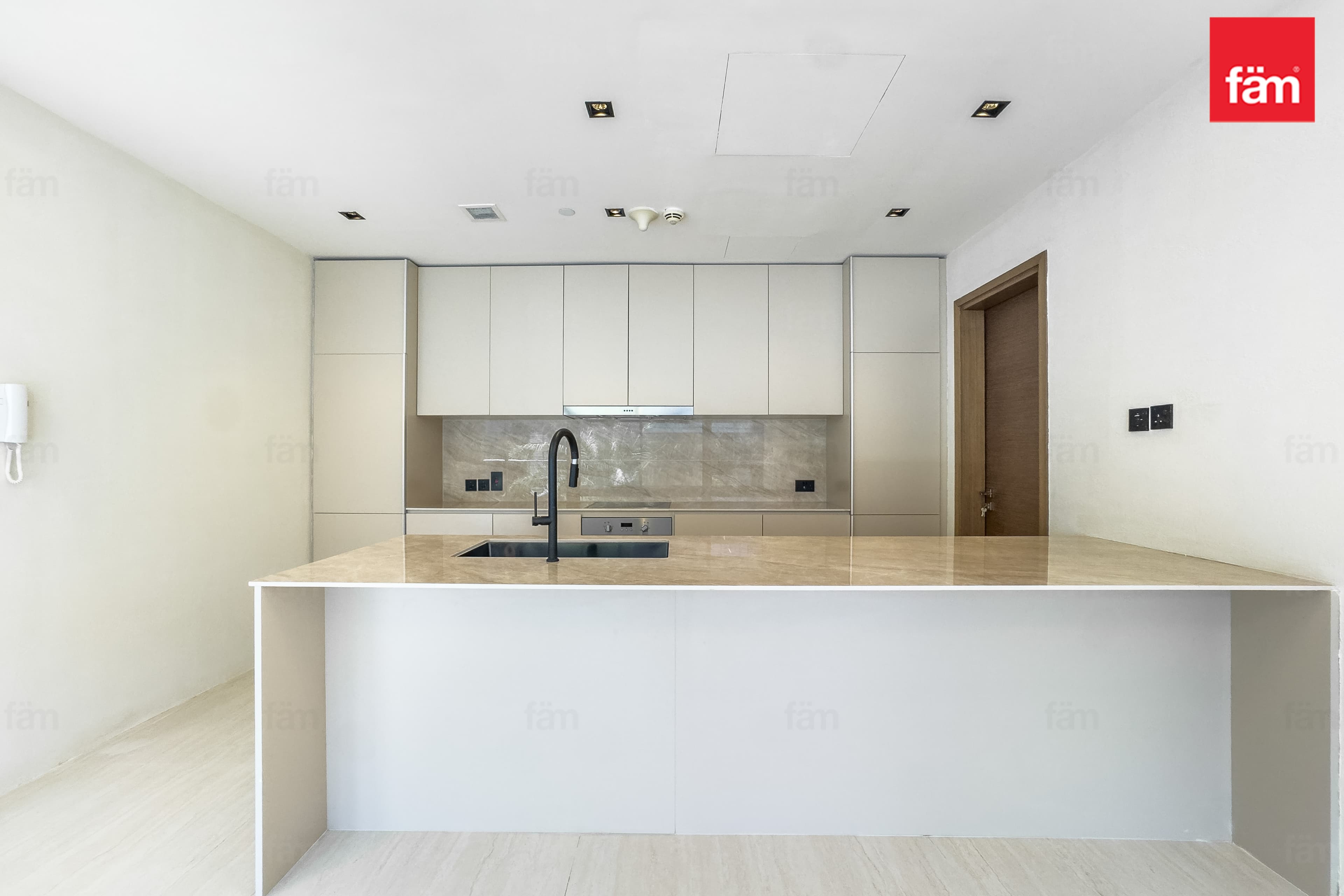 2 bedroom apartment in City Walk Building 11B, photograph 6 of 20