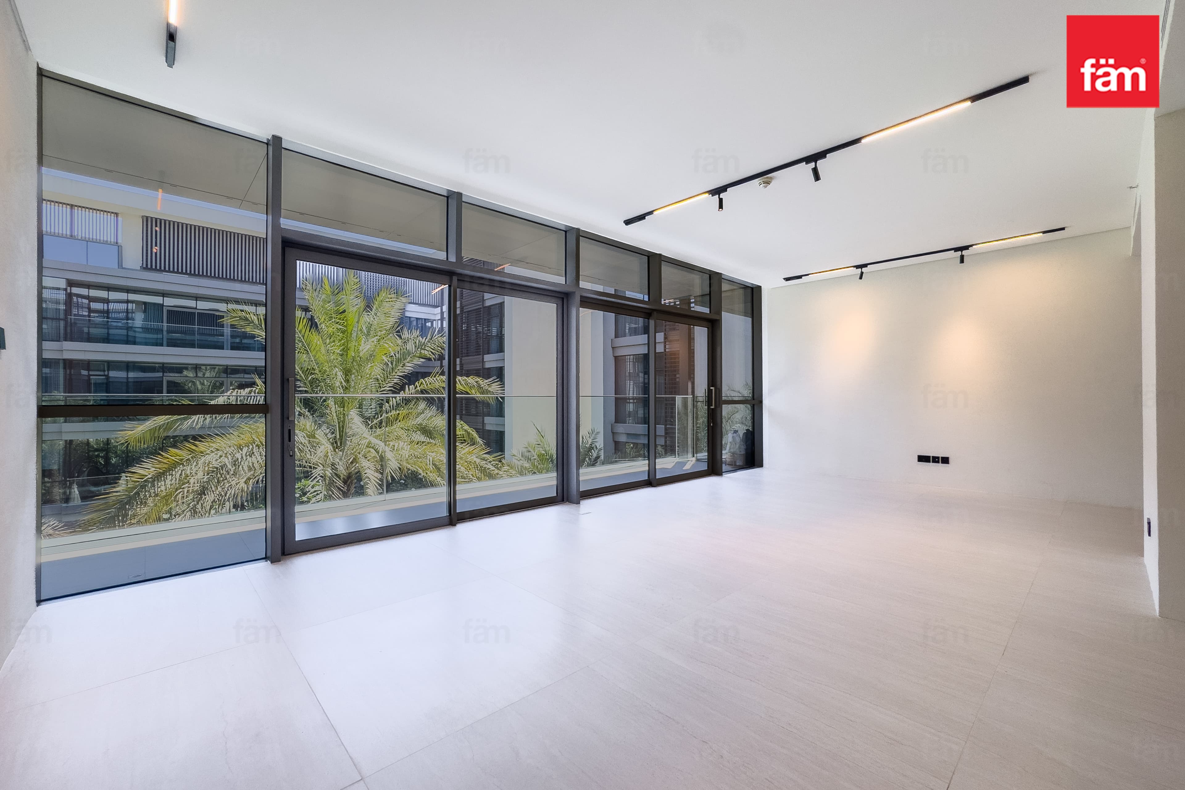 2 bedroom apartment in City Walk Building 11B, photograph 2 of 20