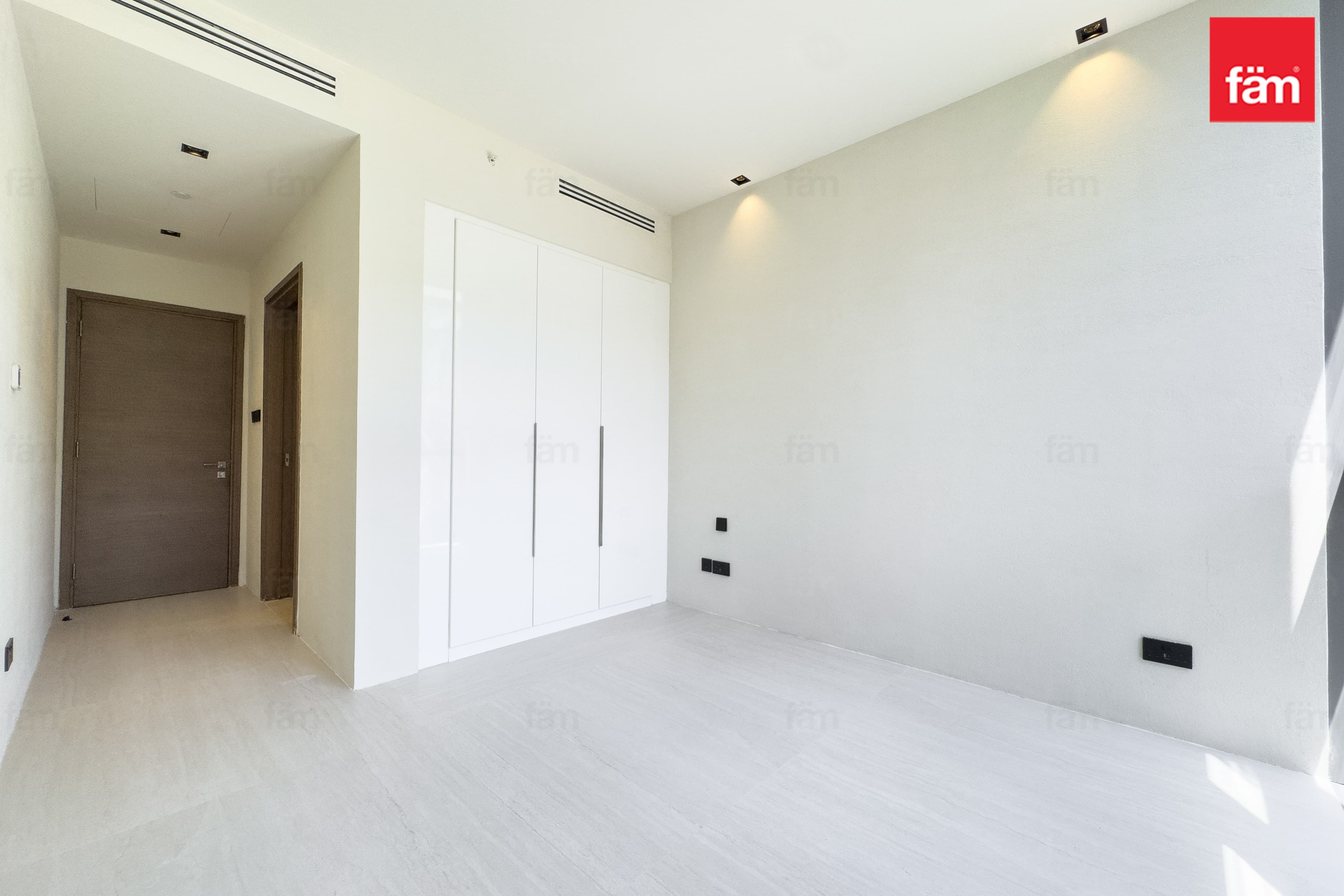 2 bedroom apartment in City Walk Building 11B, photograph 12 of 20