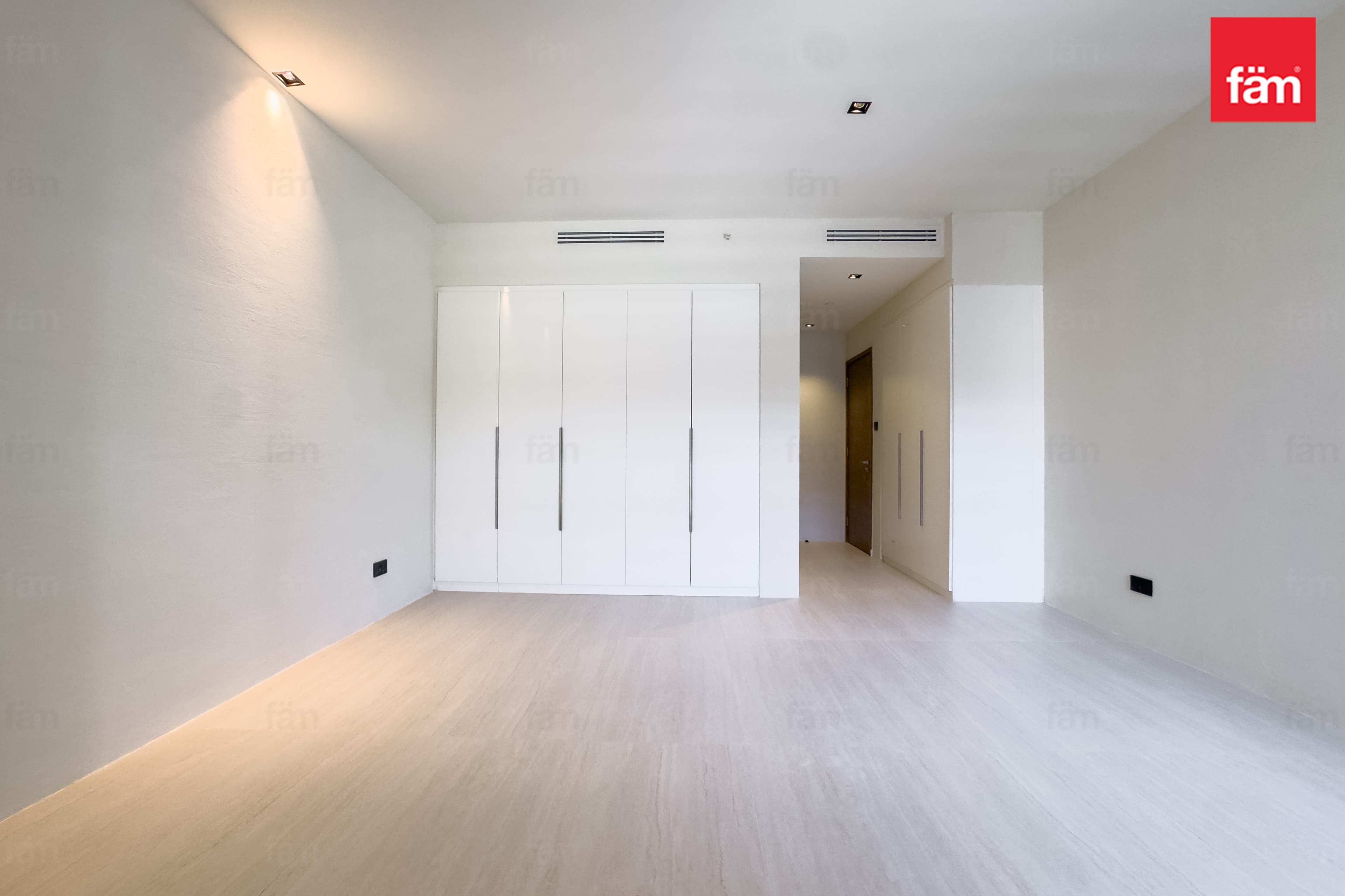 2 bedroom apartment in City Walk Building 11B, photograph 14 of 20