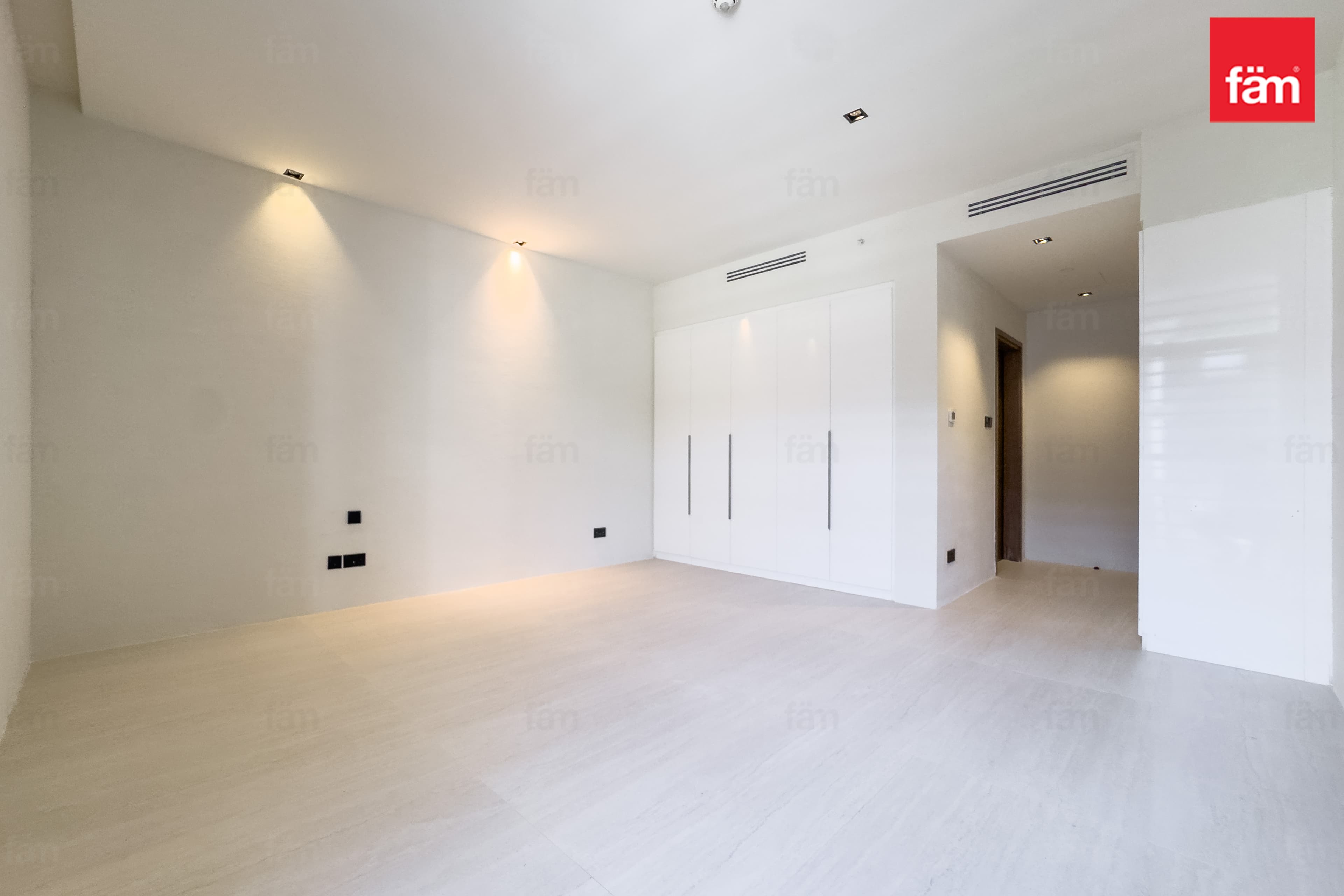 2 bedroom apartment in City Walk Building 11B, photograph 13 of 20