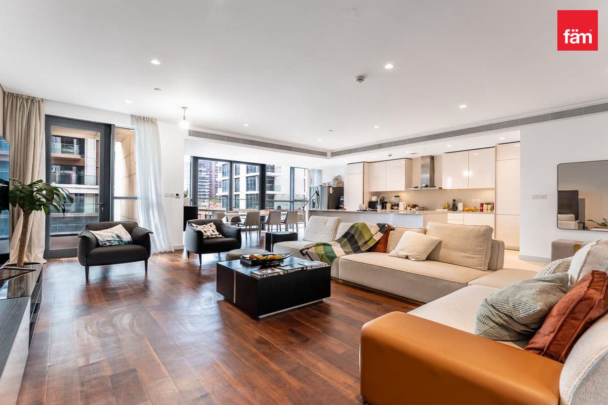 3 bedroom apartment in City Walk Building 13B, photograph 1 of 17