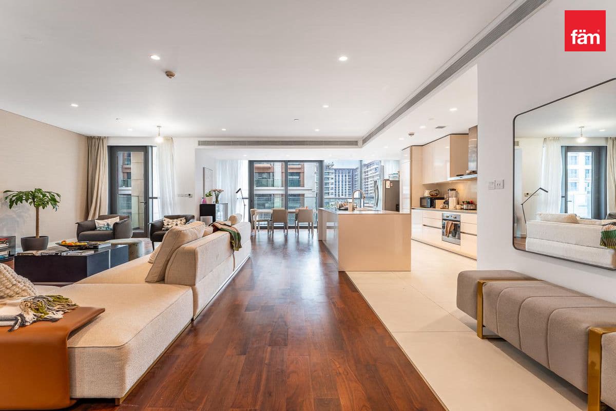 3 bedroom apartment in City Walk Building 13B, photograph 2 of 17