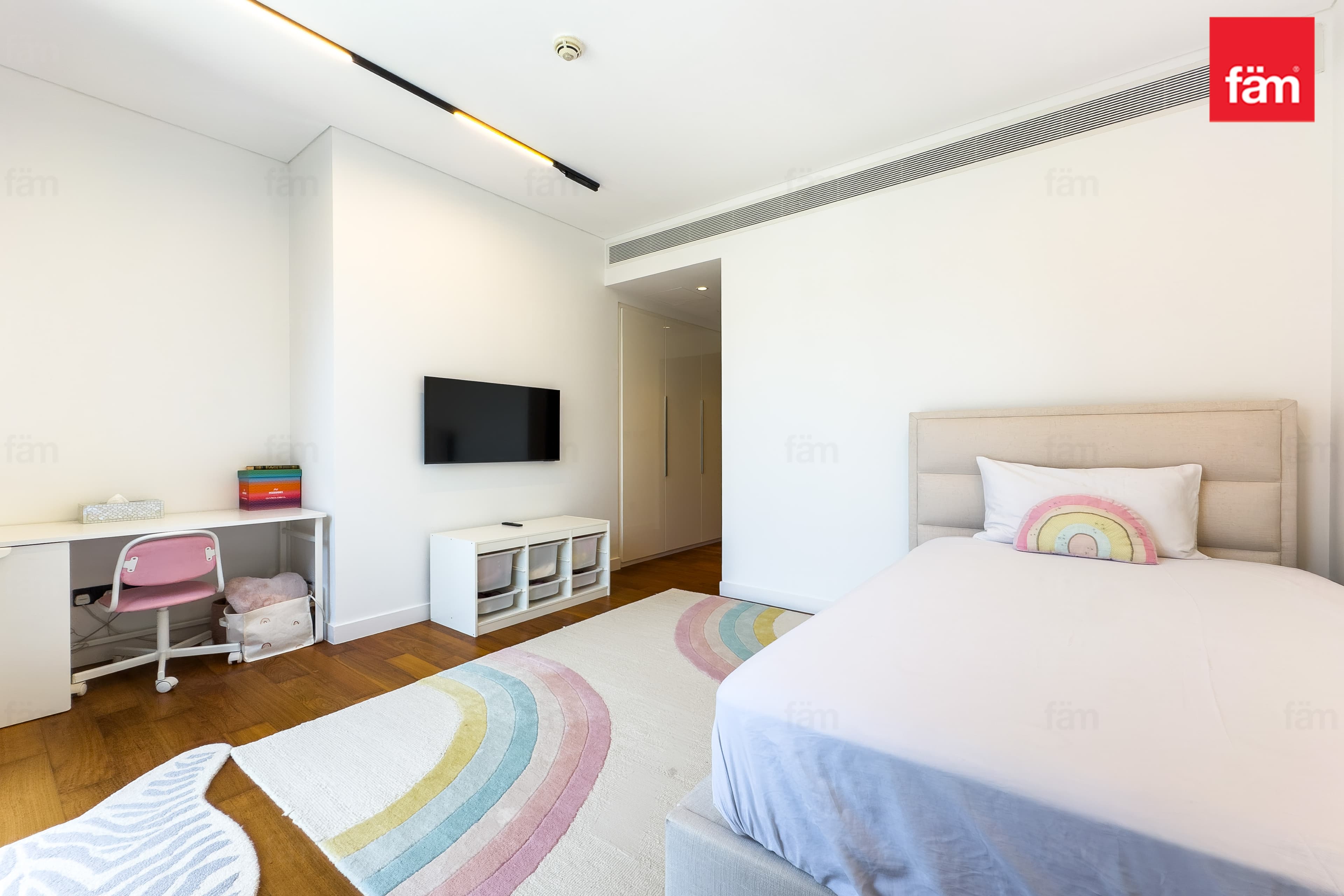 4 bedroom apartment in City Walk Building 19, photograph 12 of 20