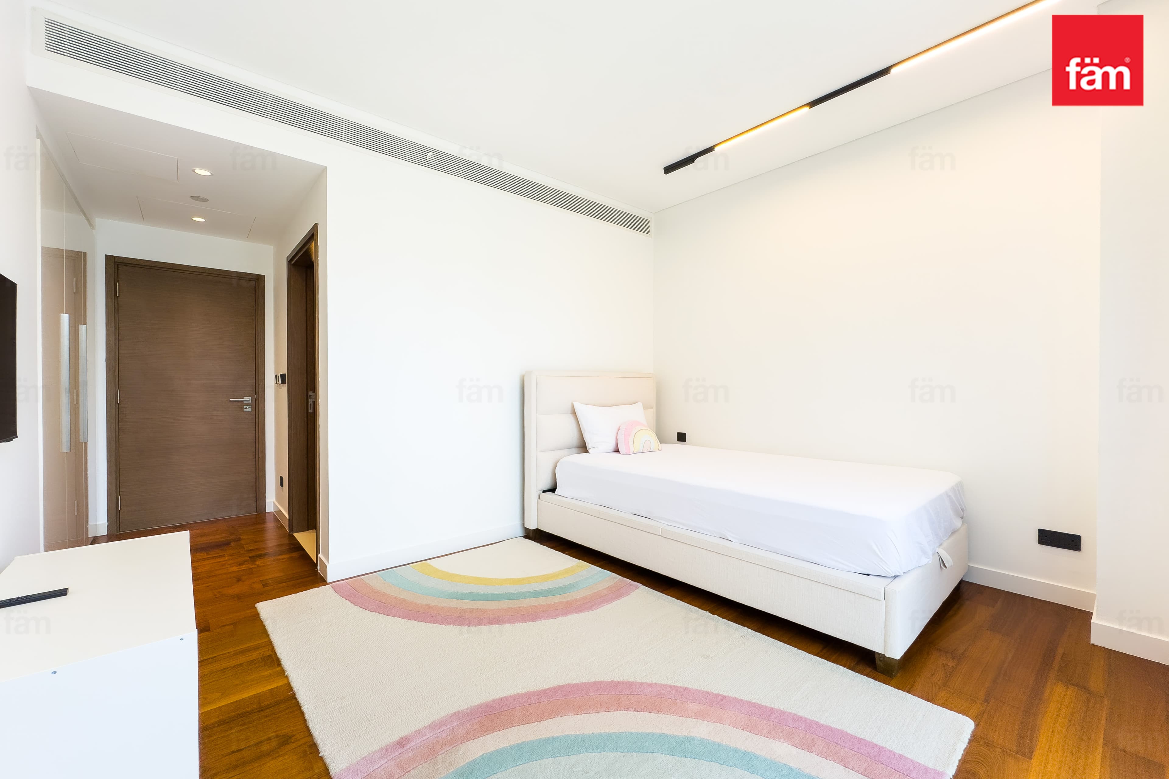 4 bedroom apartment in City Walk Building 19, photograph 14 of 20