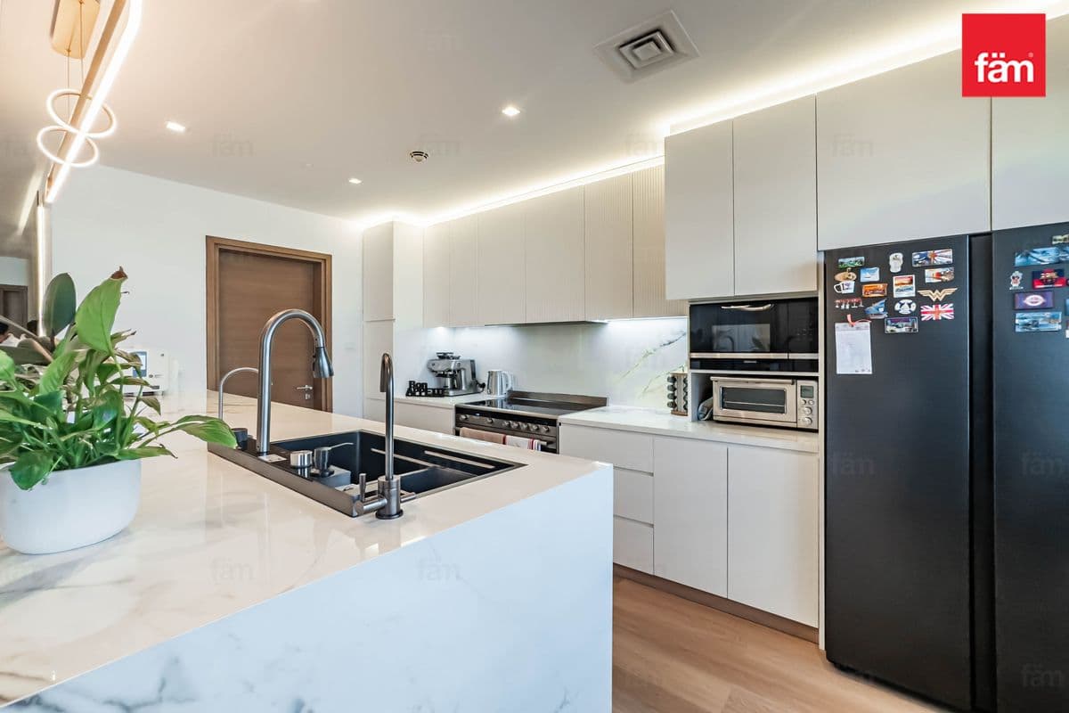 3 bedroom apartment in City Walk Building 6A, photograph 10 of 20