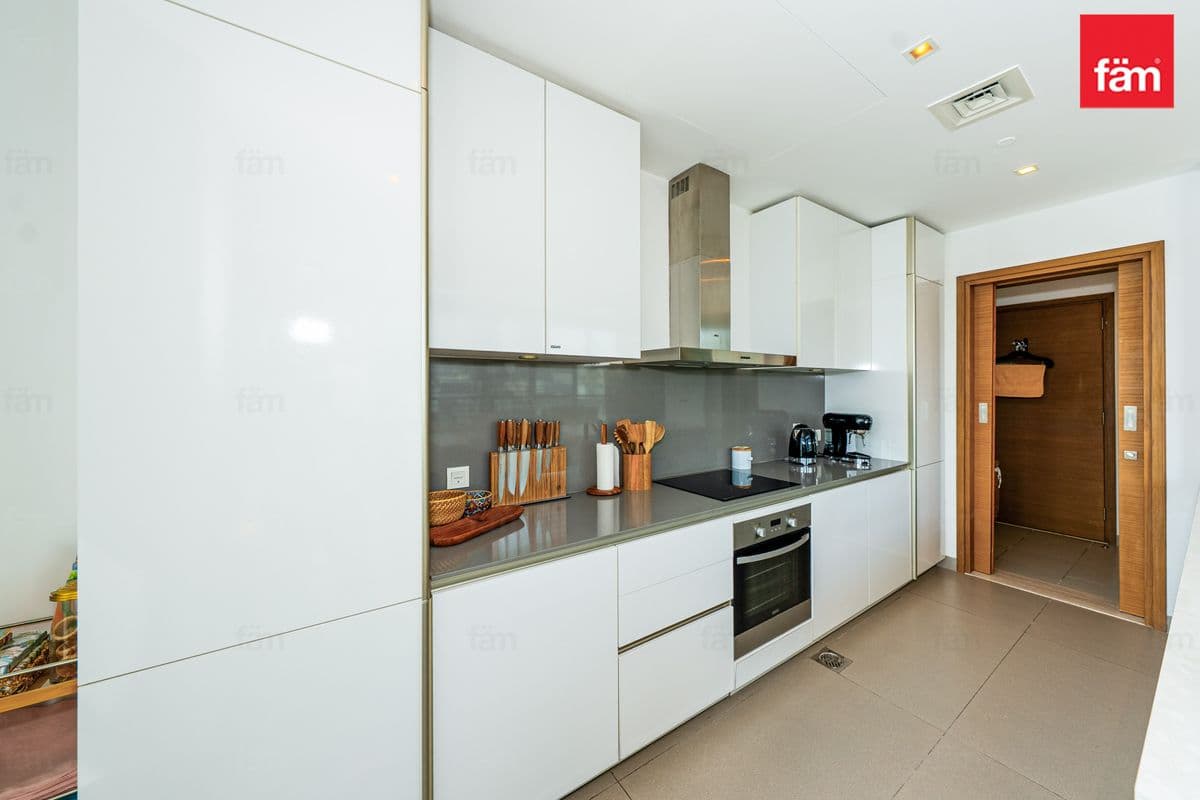 3 bedroom duplex in City Walk Building 6B, photograph 10 of 20