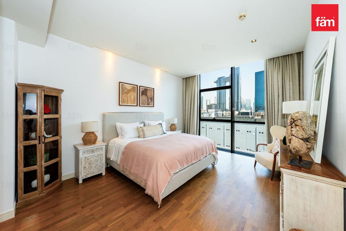 3 bedroom duplex in City Walk Building 6B, photograph 13 of 20