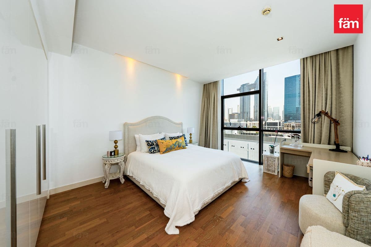 3 bedroom duplex in City Walk Building 6B, photograph 11 of 20