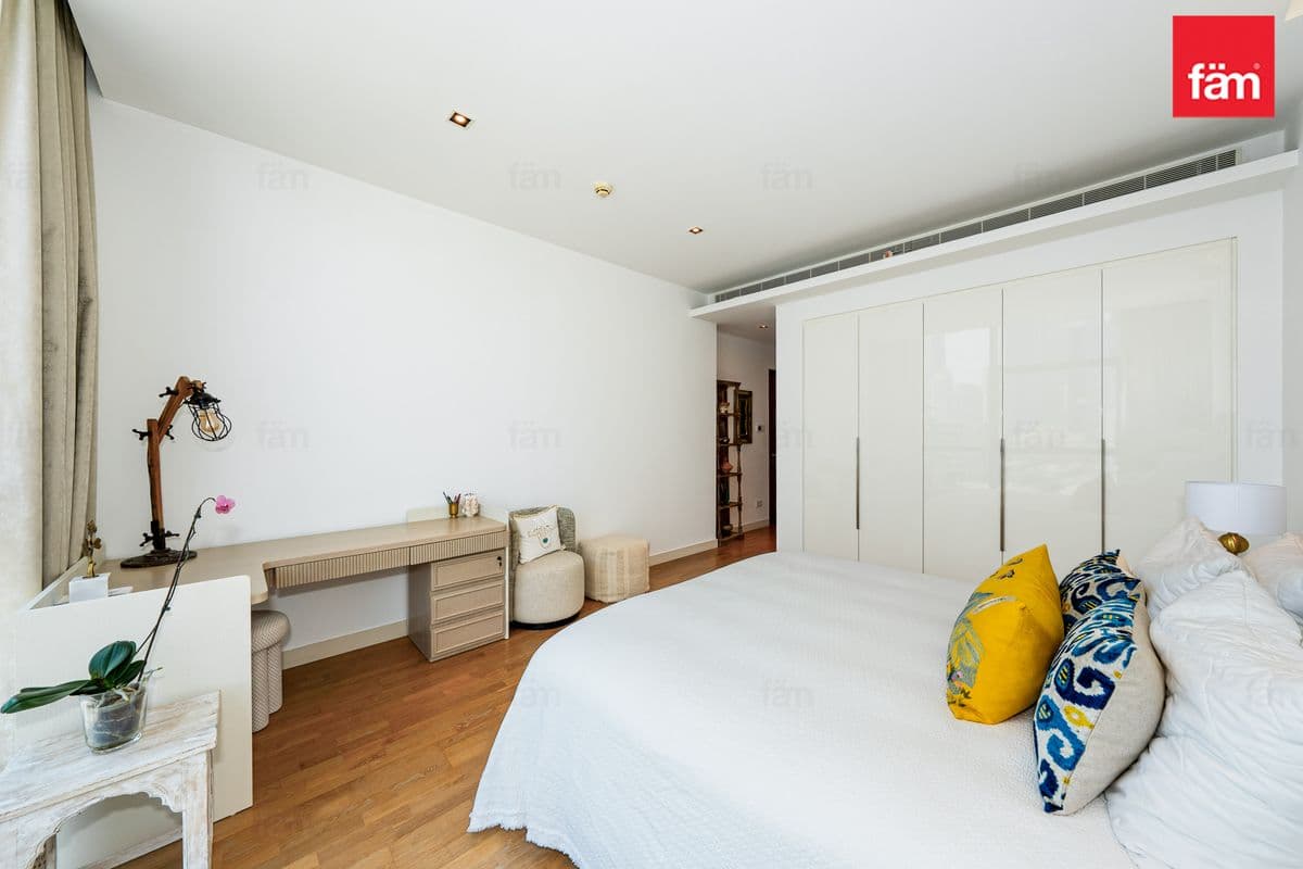 3 bedroom duplex in City Walk Building 6B, photograph 12 of 20