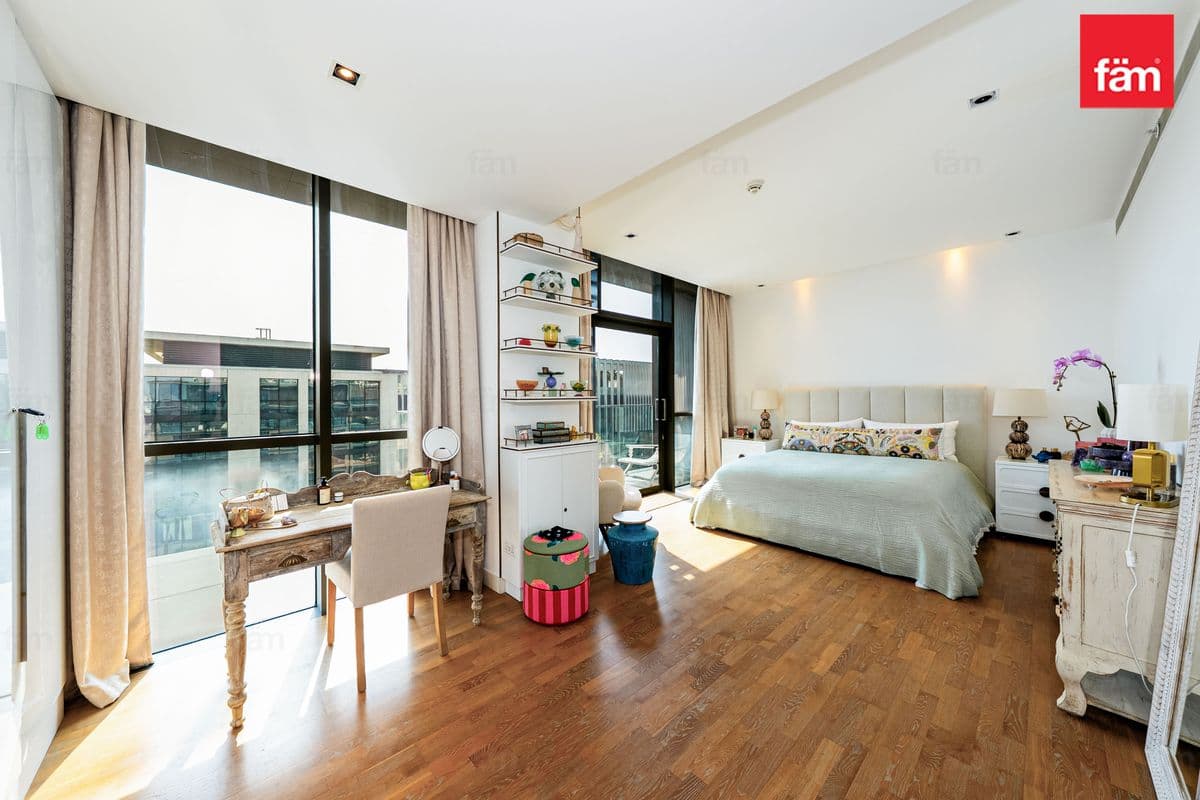 3 bedroom duplex in City Walk Building 6B, photograph 15 of 20
