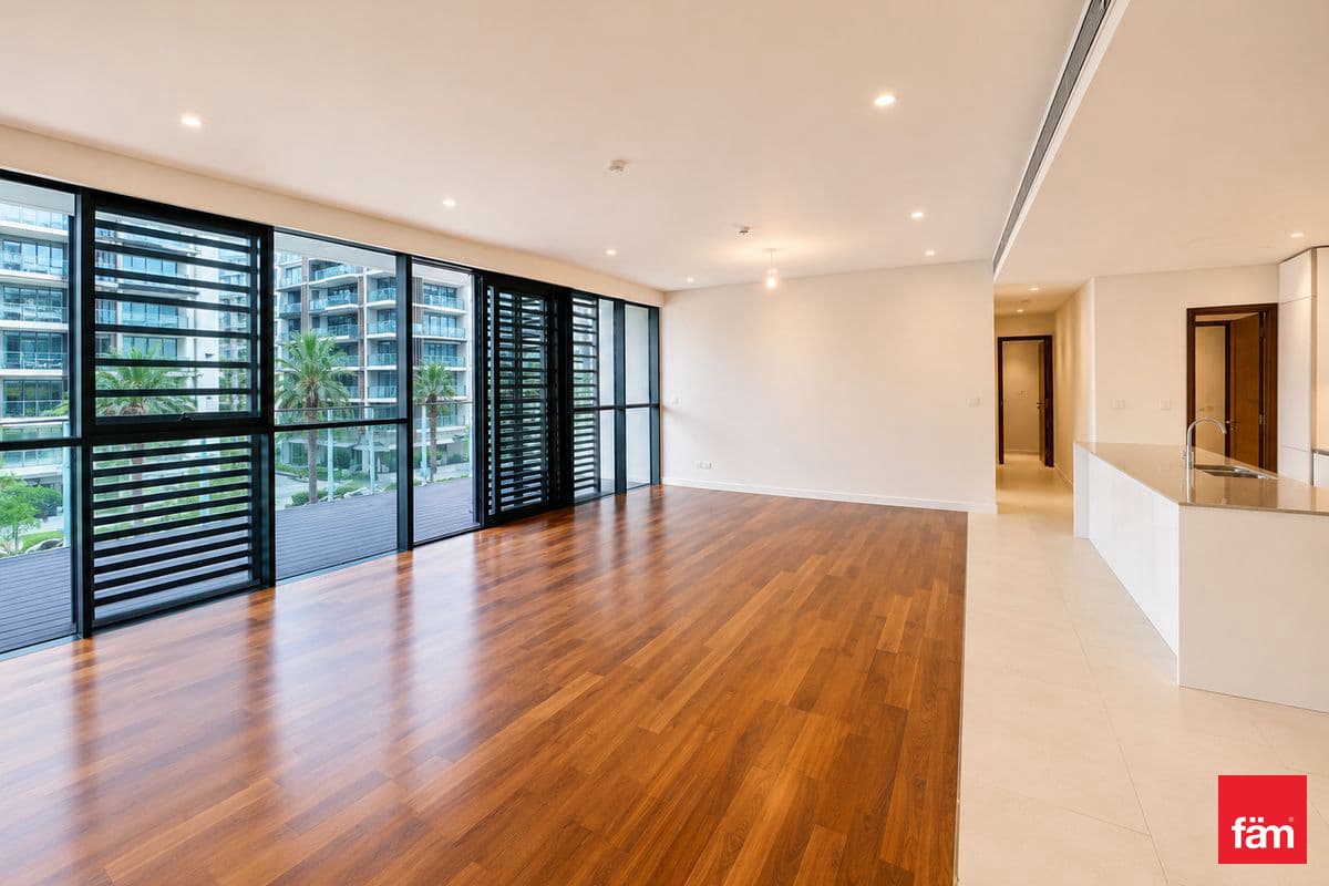 3 bedroom apartment in City Walk Building 9, photograph 2 of 14