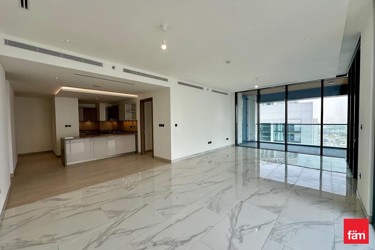 4 bedroom apartment in Crest Grande Tower A, photograph 1 of 13