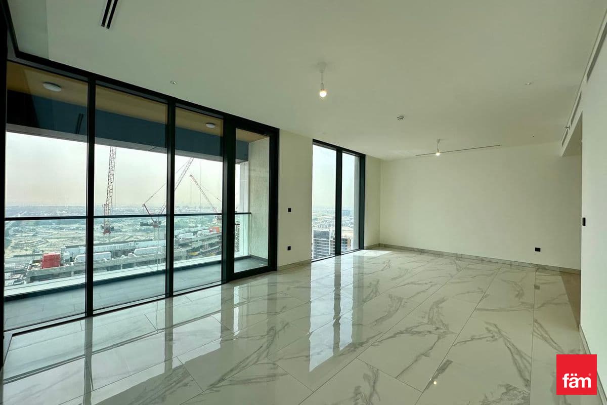 4 bedroom apartment in Crest Grande Tower A, photograph 3 of 13