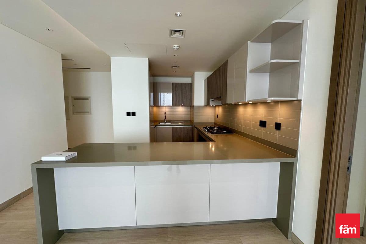 4 bedroom apartment in Crest Grande Tower A, photograph 6 of 13