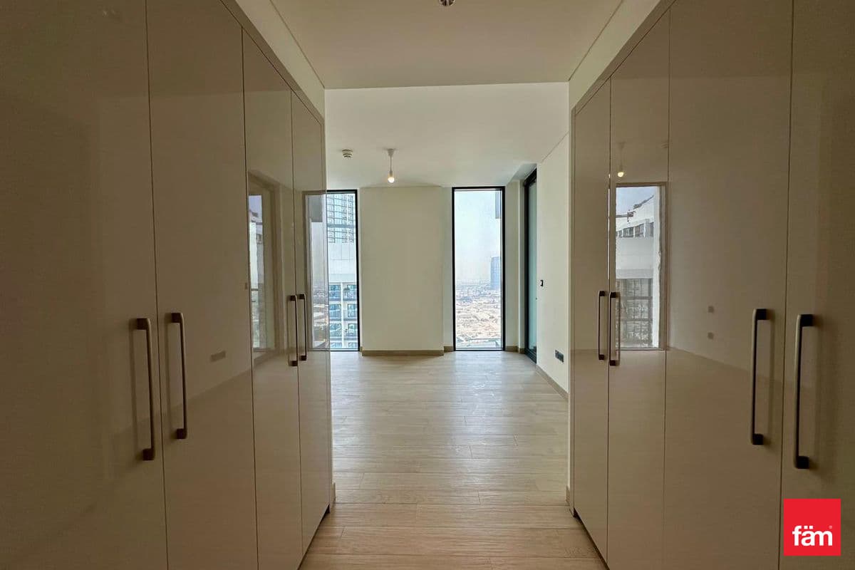 4 bedroom apartment in Crest Grande Tower A, photograph 10 of 13
