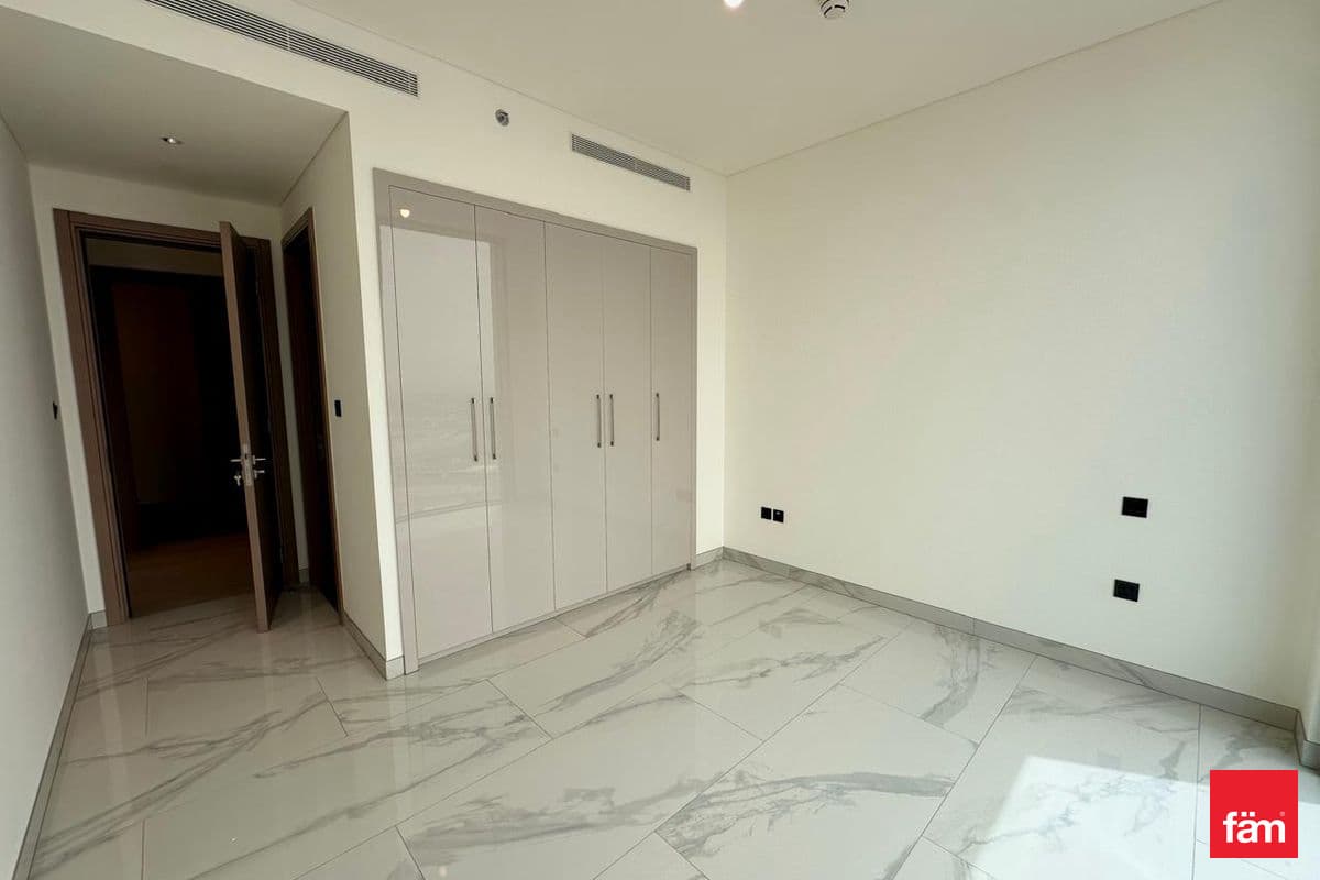 4 bedroom apartment in Crest Grande Tower A, photograph 5 of 13