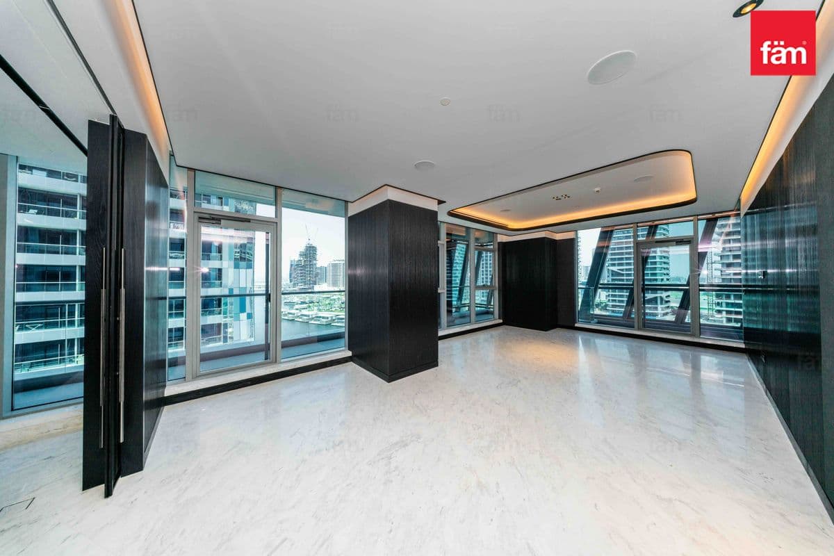 Luxury Branded With Maid's Room | Canal View