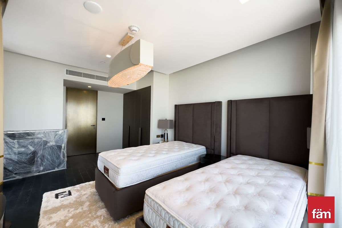 4 bedroom apartment in Damac Heights, photograph 8 of 20