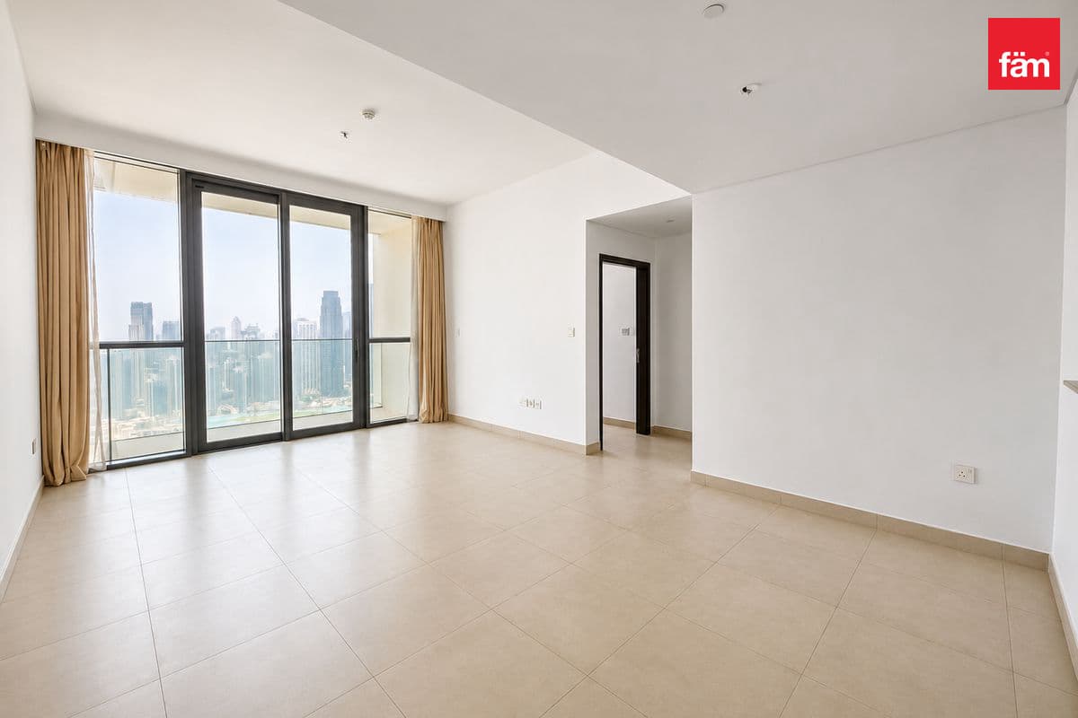 3 bedroom apartment in Downtown Views 1, photograph 2 of 12