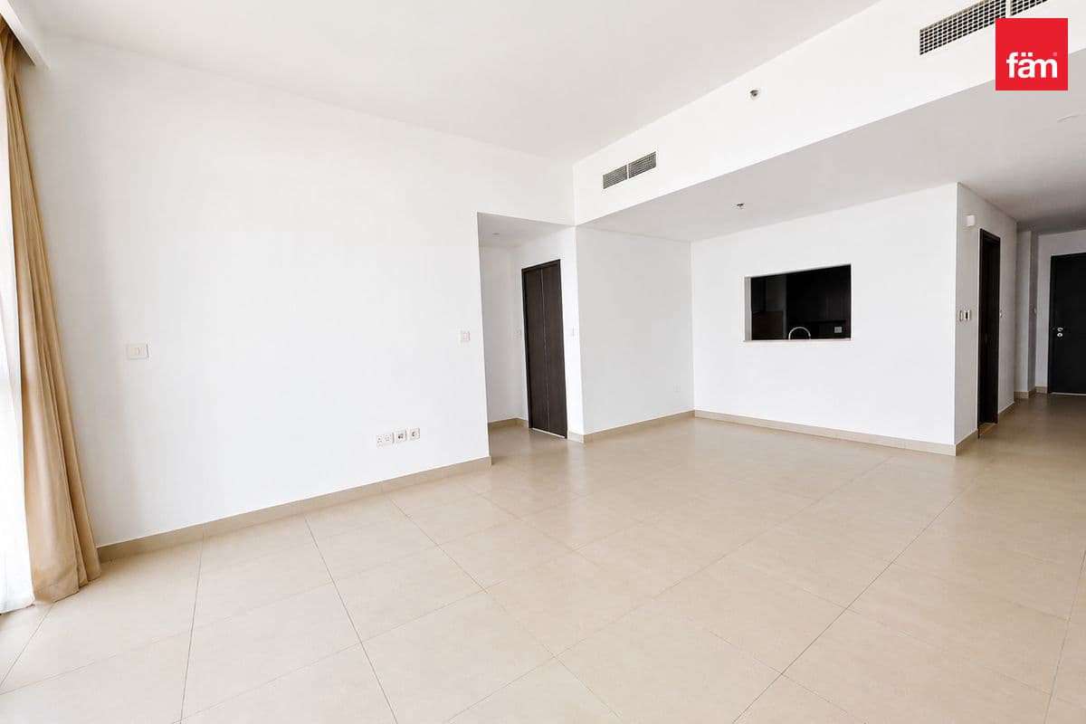 3 bedroom apartment in Downtown Views 1, photograph 3 of 12