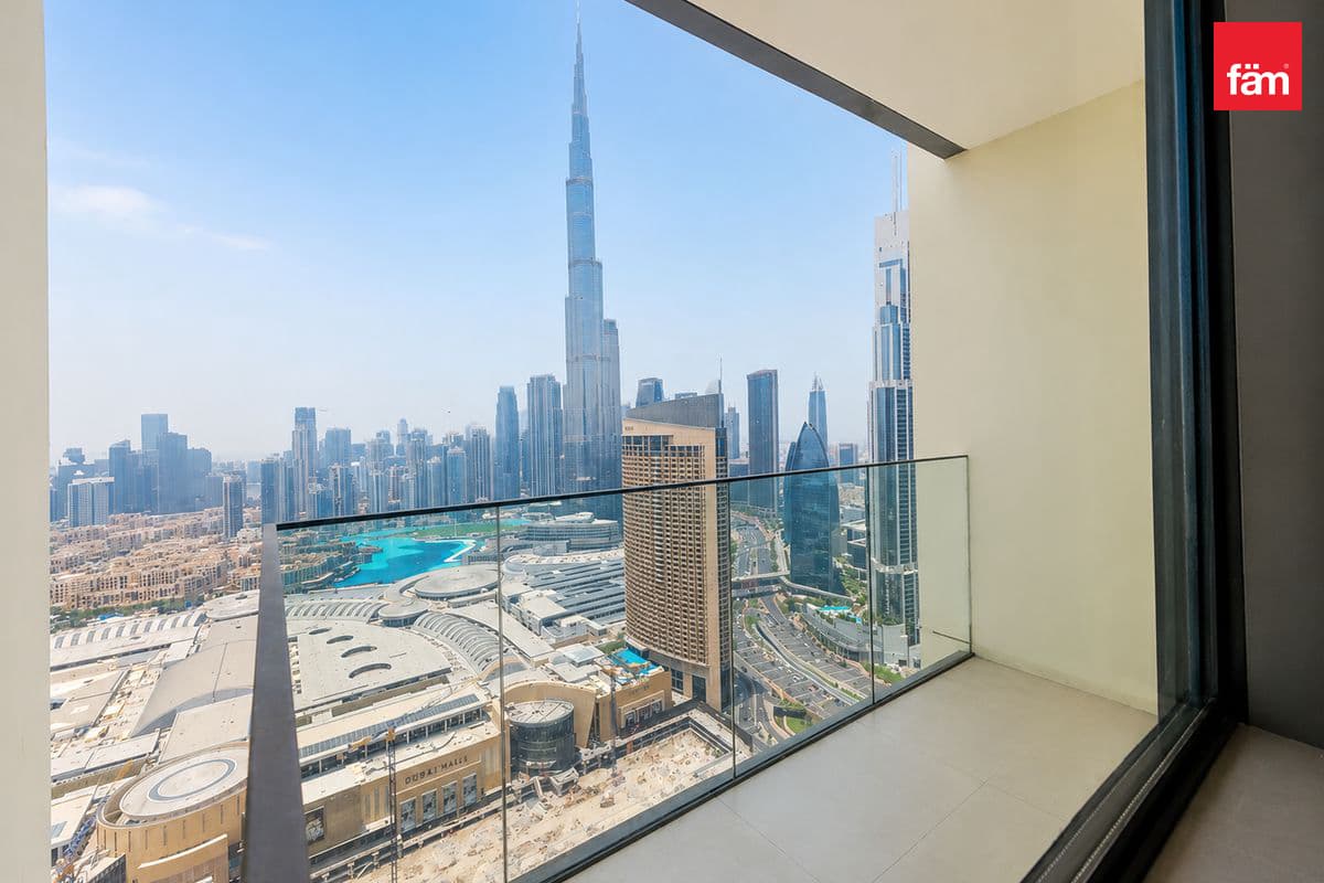 3 bedroom apartment in Downtown Views 1, photograph 1 of 12