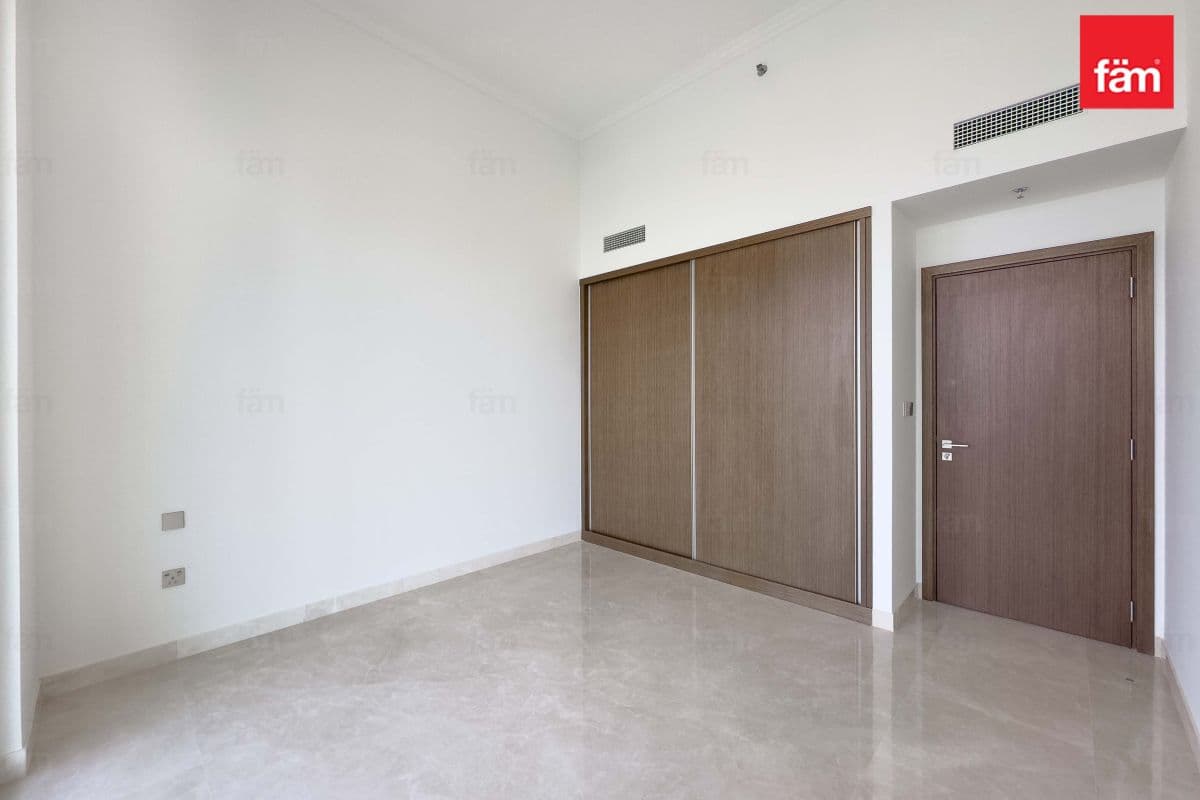 4 bedroom apartment in EB Palace Beach Residence Tower 2, photograph 10 of 20